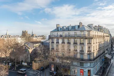Vue générale sur Paris ou vue de la ville depuis l'hôtel
