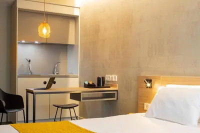 Cuisine ou kitchenette dans l'établissement Aparthotel 37 Lodge Courbevoie Paris La Défense
