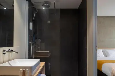 Salle de bains dans l'établissement Aparthotel 37 Lodge Courbevoie Paris La Défense