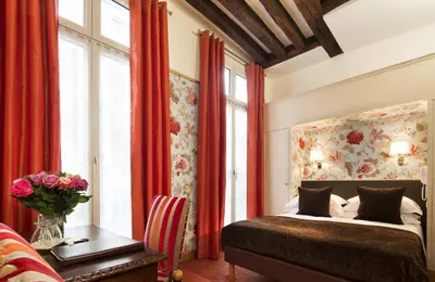 Un ou plusieurs lits dans un hébergement de l'établissement Hôtel Saint-Paul Rive-Gauche