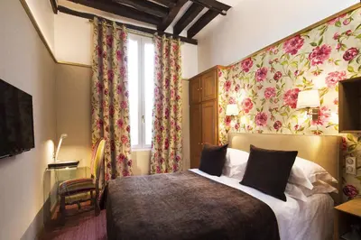 Un ou plusieurs lits dans un hébergement de l'établissement Hôtel Saint-Paul Rive-Gauche