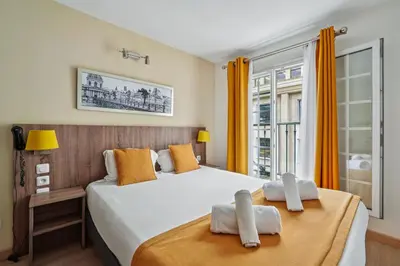 Un ou plusieurs lits dans un hébergement de l'établissement Hôtel Mazagran