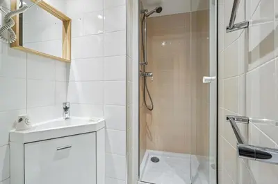 Salle de bains dans l'établissement Hôtel Mazagran