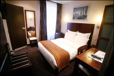 Un ou plusieurs lits dans un hébergement de l'établissement Grand Hotel Francais