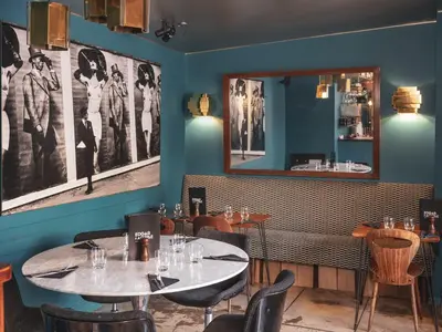 Restaurant ou autre lieu de restauration dans l'établissement Hôtel Edgar & Achille