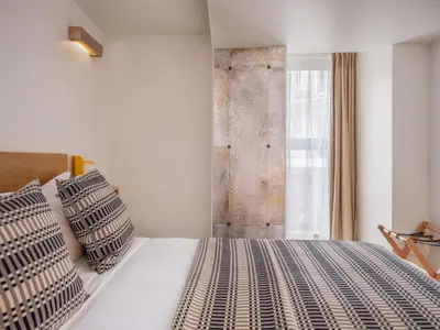 Un ou plusieurs lits dans un hébergement de l'établissement Hôtel Edgar & Achille