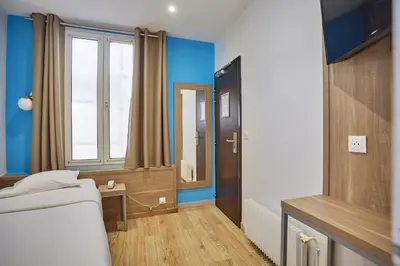 Télévision ou salle de divertissement dans l'établissement Merryl Hotel