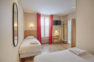 Un ou plusieurs lits dans un hébergement de l'établissement Merryl Hotel