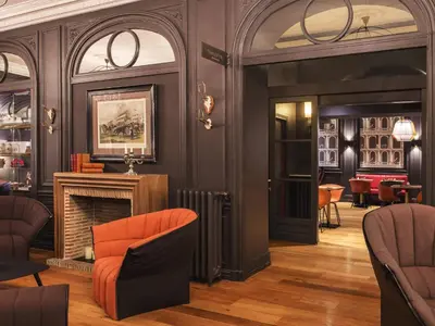 Coin salon dans l'établissement New Hotel Roblin