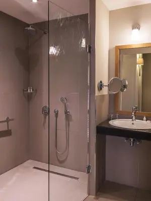 Salle de bains dans l'établissement New Hotel Roblin