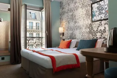Un ou plusieurs lits dans un hébergement de l'établissement Hotel des Nations Saint Germain