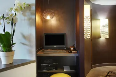 Télévision ou salle de divertissement dans l'établissement Hotel Eiffel Capitol