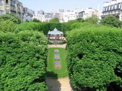 Jardin de l'établissement Relais Cocorico Fondary Apartment Eiffel Tower District