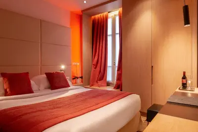 Un ou plusieurs lits dans un hébergement de l'établissement Golden Tulip Opera de Noailles