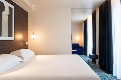 Un ou plusieurs lits dans un hébergement de l'établissement Golden Tulip Opera de Noailles