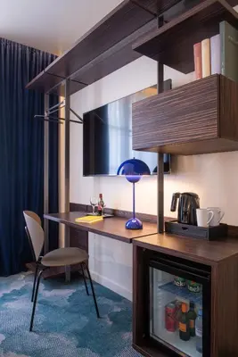 Télévision ou salle de divertissement dans l'établissement Golden Tulip Opera de Noailles