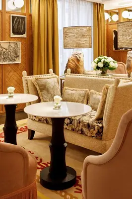 Coin salon dans l'établissement Le Belgrand Hotel Paris Champs Elysees, Tapestry By Hilton