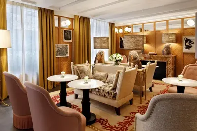 Coin salon dans l'établissement Le Belgrand Hotel Paris Champs Elysees, Tapestry By Hilton