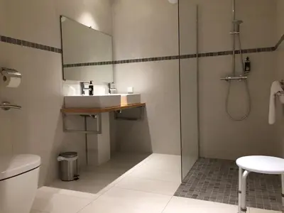 Salle de bains dans l'établissement Hotel Dauphin