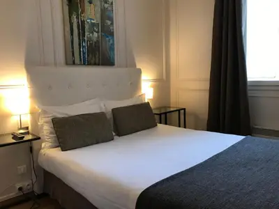 Un ou plusieurs lits dans un hébergement de l'établissement Hotel Dauphin