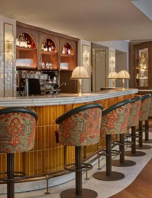 Salon ou bar de l'établissement Miiro Le Grand Hôtel Cayré