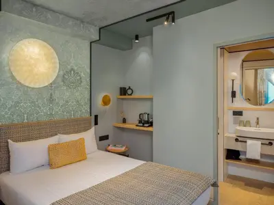 Un ou plusieurs lits dans un hébergement de l'établissement Hotel Louison