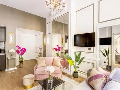 Télévision ou salle de divertissement dans l'établissement Merveil - Luxury Suite - Marais - Archives I
