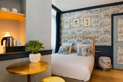 Un ou plusieurs lits dans un hébergement de l'établissement Hotel de Neuve by Happyculture