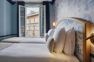 Un ou plusieurs lits dans un hébergement de l'établissement Hotel de Neuve by Happyculture