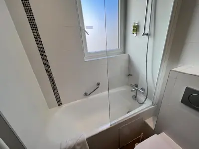 Salle de bains dans l'établissement Holiday Inn Paris-Auteuil by IHG