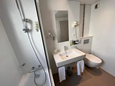 Salle de bains dans l'établissement Holiday Inn Paris-Auteuil by IHG