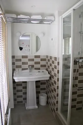 Salle de bains dans l'établissement Hôtel des 3 Poussins
