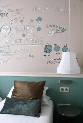 Un ou plusieurs lits dans un hébergement de l'établissement Hôtel des 3 Poussins