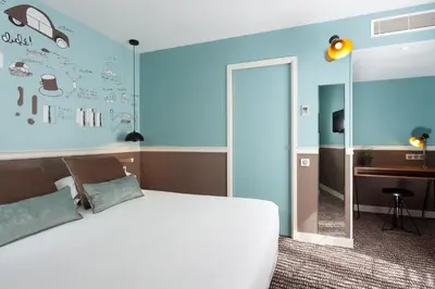 Un ou plusieurs lits dans un hébergement de l'établissement Hôtel des 3 Poussins