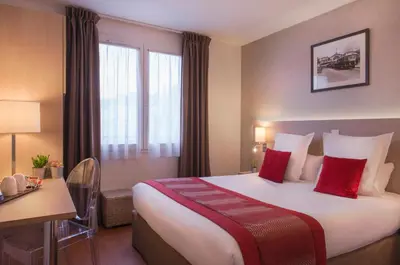 Un ou plusieurs lits dans un hébergement de l'établissement Dièse Hôtel Bastille