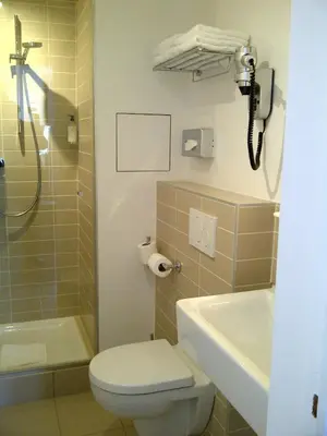 Salle de bains dans l'établissement Contact Hôtel Alizé Montmartre