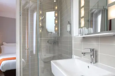 Salle de bains dans l'établissement Contact Hôtel Alizé Montmartre