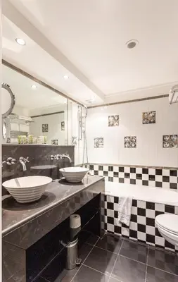 Salle de bains dans l'établissement Villa Lutèce Port Royal