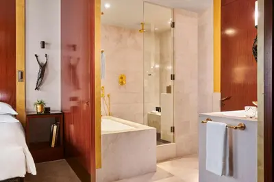 Salle de bains dans l'établissement Park Hyatt Paris - Vendôme