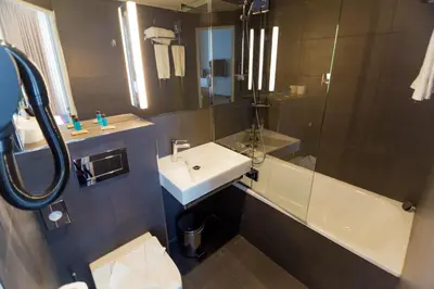 Salle de bains dans l'établissement Hôtel Charing Cross