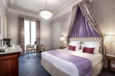 Un ou plusieurs lits dans un hébergement de l'établissement Hotel Claridge Paris