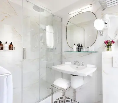 Salle de bains dans l'établissement Hotel Claridge Paris