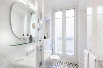 Salle de bains dans l'établissement Hotel Claridge Paris