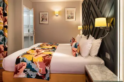 Un ou plusieurs lits dans un hébergement de l'établissement Hôtel des Arts Montmartre