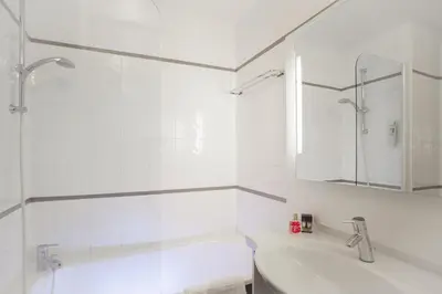 Salle de bains dans l'établissement Ibis Styles Paris Massena Olympiades