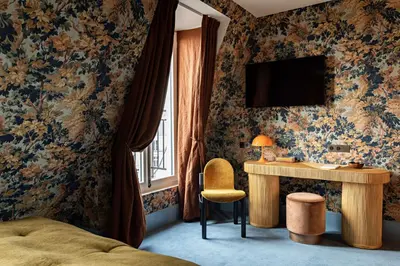 Télévision ou salle de divertissement dans l'établissement Hotel Florida Paris