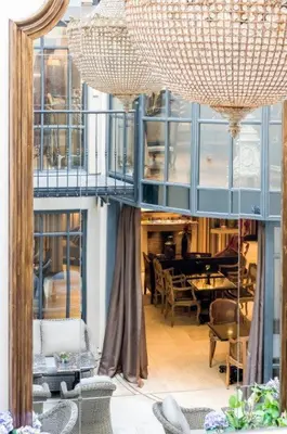 Coin salon dans l'établissement Hôtel Chateaubriand