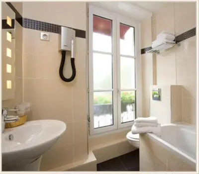 Salle de bains dans l'établissement Eiffel Kennedy