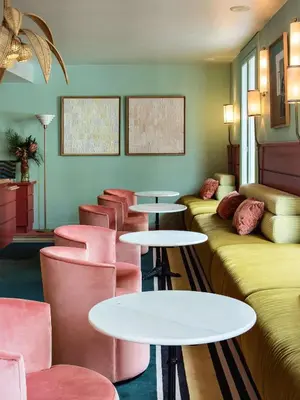 Coin salon dans l'établissement Hôtel Mercedes