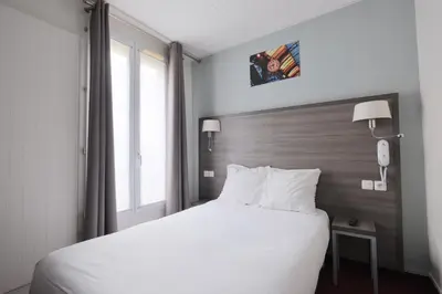 Un ou plusieurs lits dans un hébergement de l'établissement Hotel Lilas Gambetta